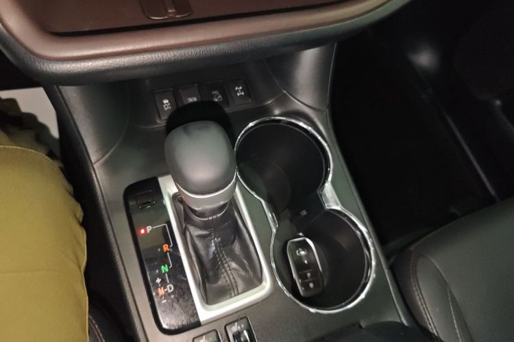 丰田 汉兰达 2017款 2.0T 四驱豪华版 7座局部细节18