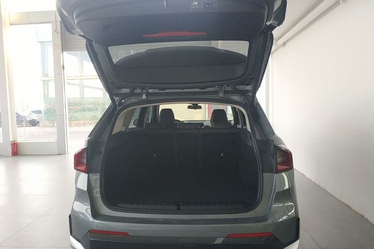 宝马iX1 2023款 xDrive30L X设计套装机舱底盘23