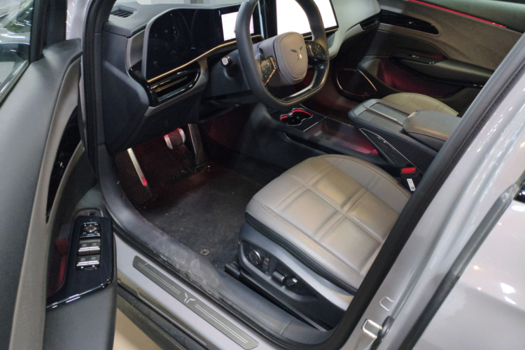 红旗EH7 2024款 690 Pro中控内饰20