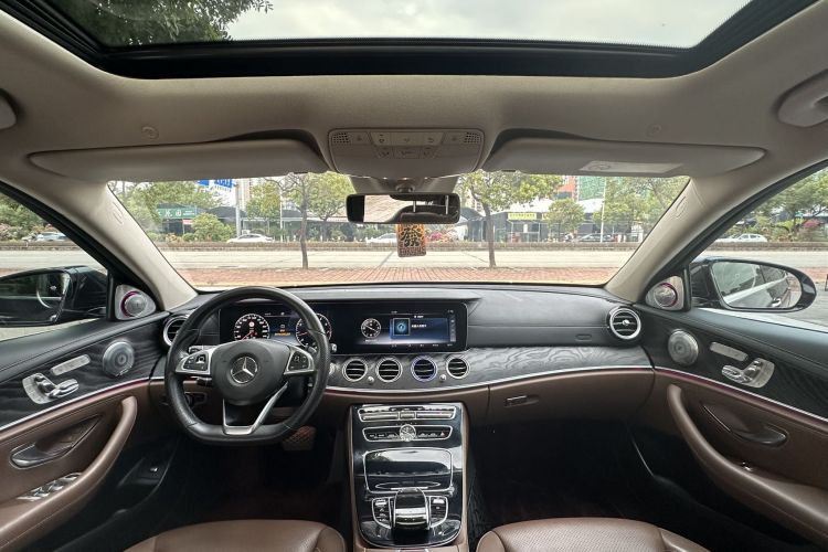 奔驰E级 2016款 E 300 L 运动时尚型中控内饰12