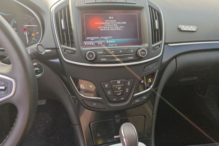 别克 君威 2015款 1.6T 精英技术型局部细节16