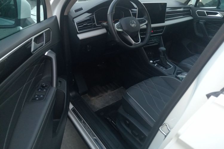 大众 途观L 2024款 300TSI 自动两驱智享版中控内饰19