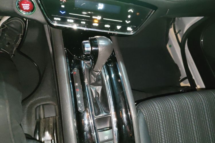 本田 缤智 2015款 1.8L CVT两驱豪华型中控内饰18