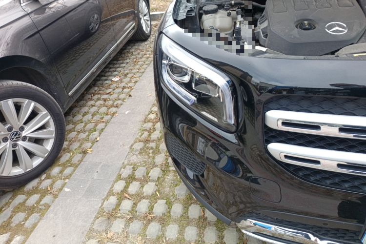 奔驰GLB 2021款 GLB 200 动感型车身外观8