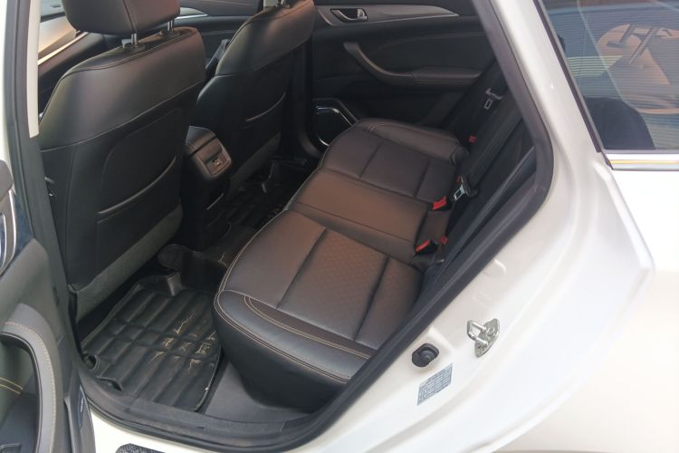 长安 逸动 2019款 1.6L GDI 手动超值版 国VI中控内饰7004