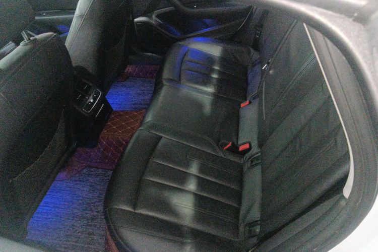 奥迪A4L 2019款 45 TFSI quattro 个性运动版 国VI中控内饰21