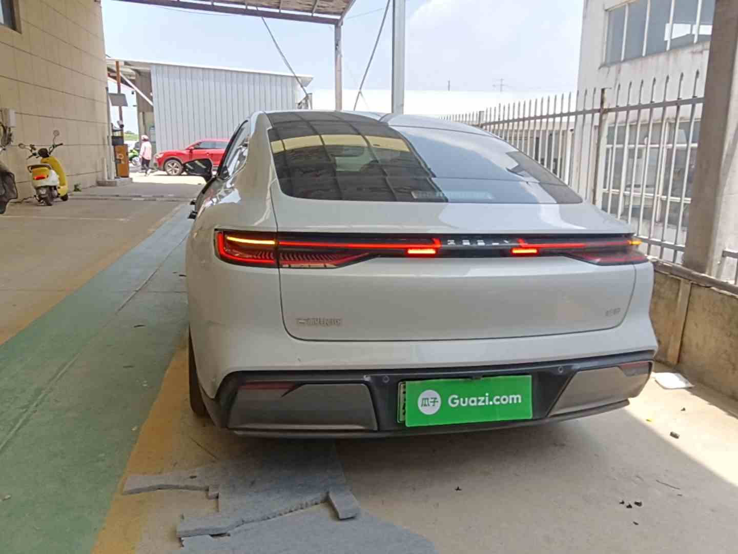 吉利银河 银河E8 2024款 665km 后驱星舰 远航版(4)