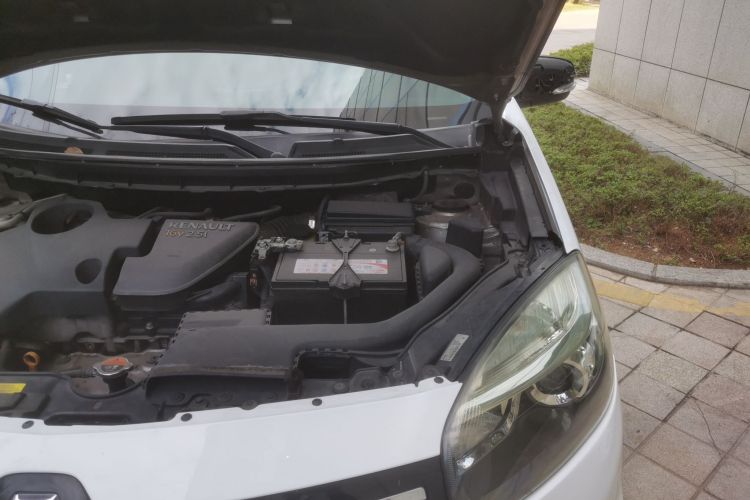 雷诺 科雷傲(进口) 2013款 2.5L 两驱舒适版机舱底盘26