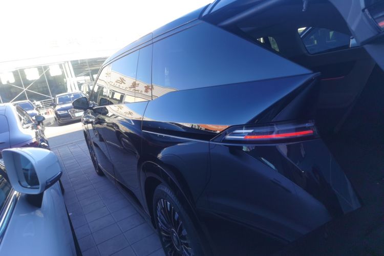 小鹏X9 2025款 740超长续航 Max车身外观4