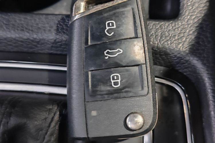 大众 高尔夫 2019款 1.6L 自动舒适型 国V中控内饰7001