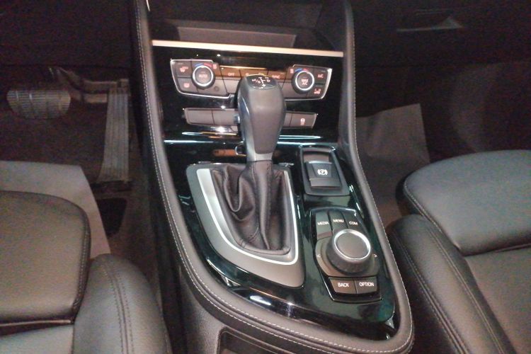 宝马2系旅行车 2016款 218i 运动设计套装局部细节18