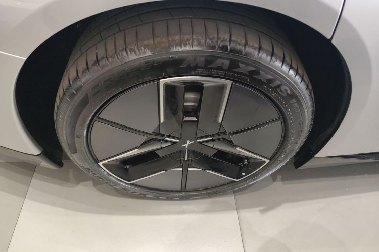 小鹏P7 2025款 702 长续航 Ultra车身外观6008