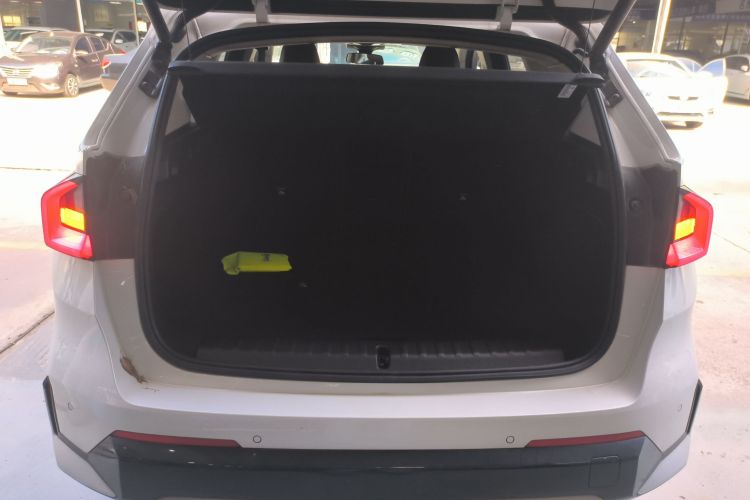 宝马X1 2023款 sDrive25Li X设计套装机舱底盘23