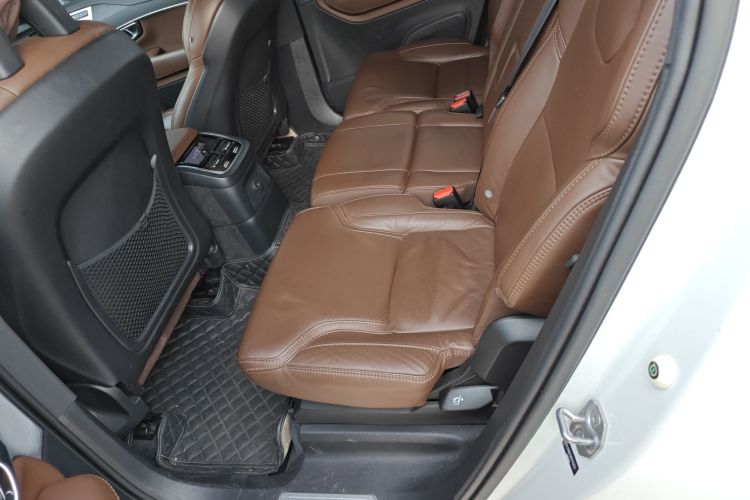 沃尔沃XC90新能源 2021款 E驱混动 T8 智尊豪华版 7座中控内饰21