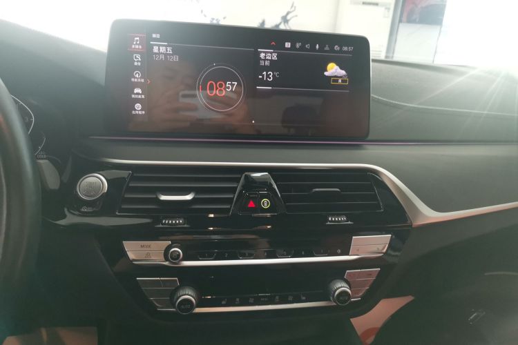 宝马5系 2022款 改款二 530Li xDrive M运动套装中控内饰16