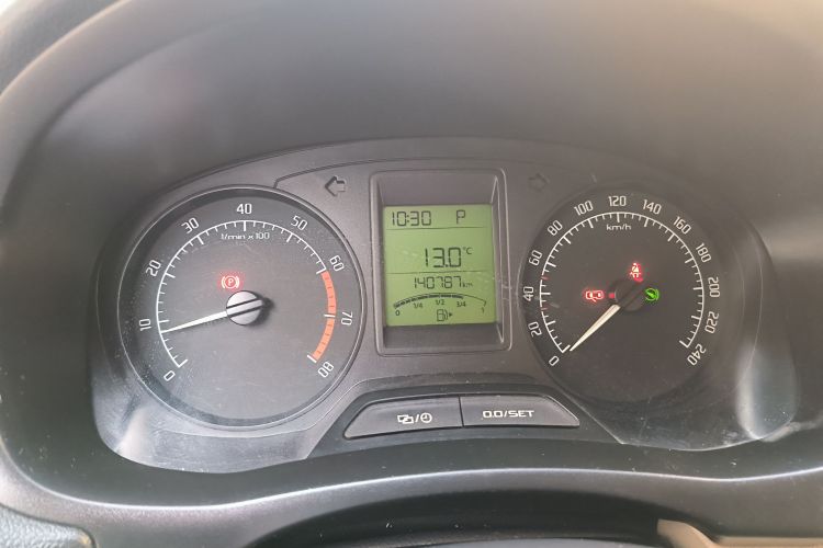 斯柯达 晶锐 2014款 1.4L 自动晶致版中控内饰14