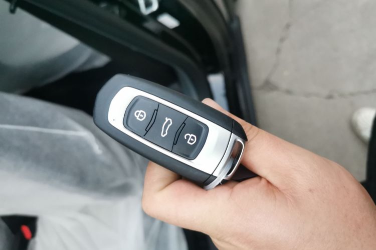 吉利银河 2025款 210km 熊猫卡丁中控内饰7001