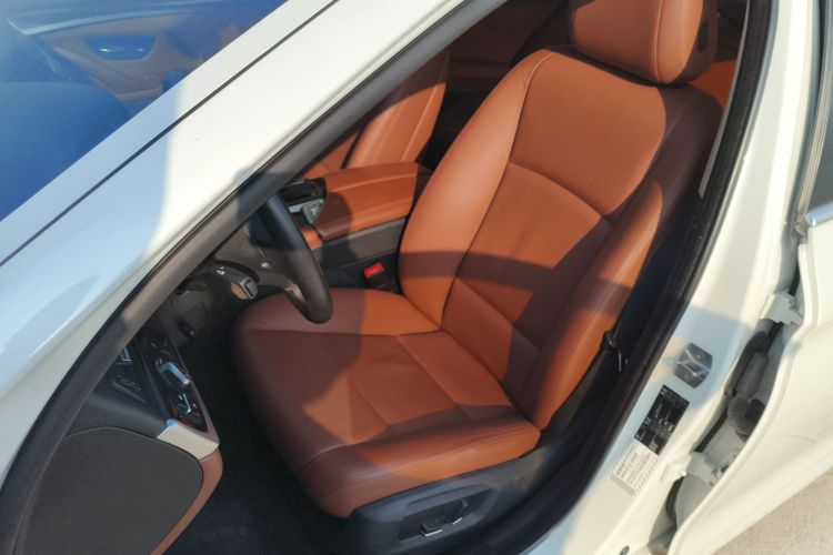 宝马5系 2014款 525Li 领先型中控内饰19