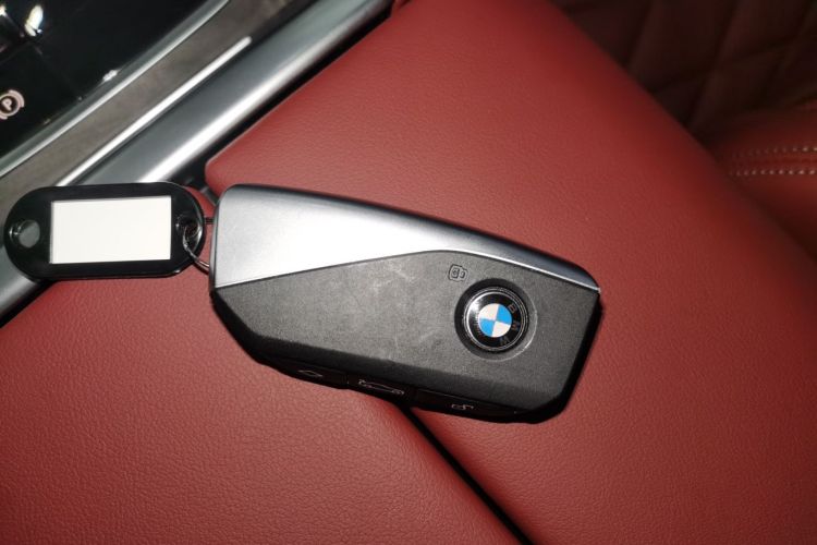 宝马X5 2023款 xDrive 30Li 尊享型M运动曜夜套装中控内饰7001