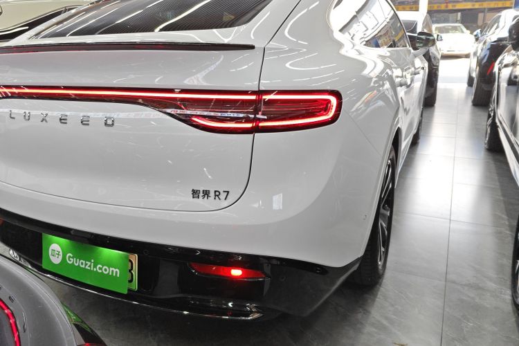 鸿蒙智行 智界R7 2024款 纯电 667km Pro车身外观9