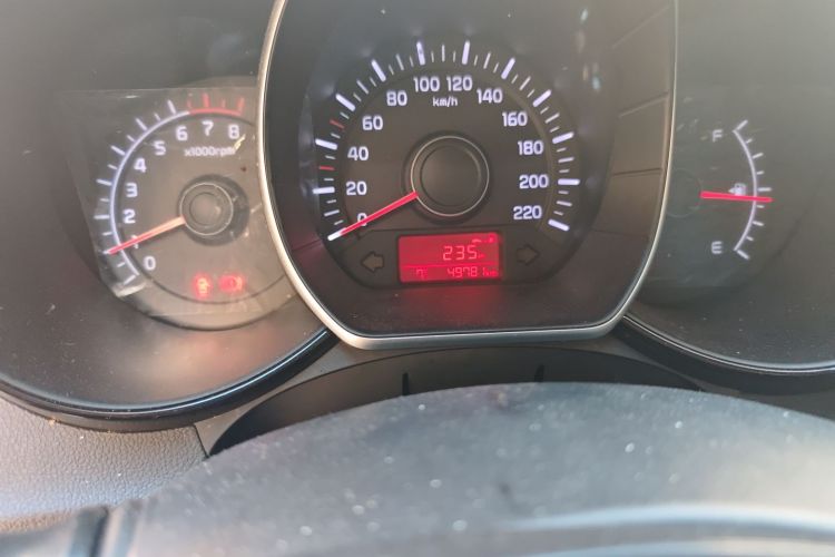 起亚K2 2015款 三厢 1.4L MT GLS中控内饰15