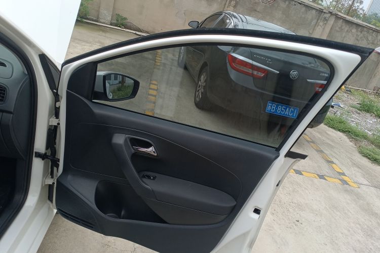 大众 Polo 2016款 1.4L 手动风尚型中控内饰42