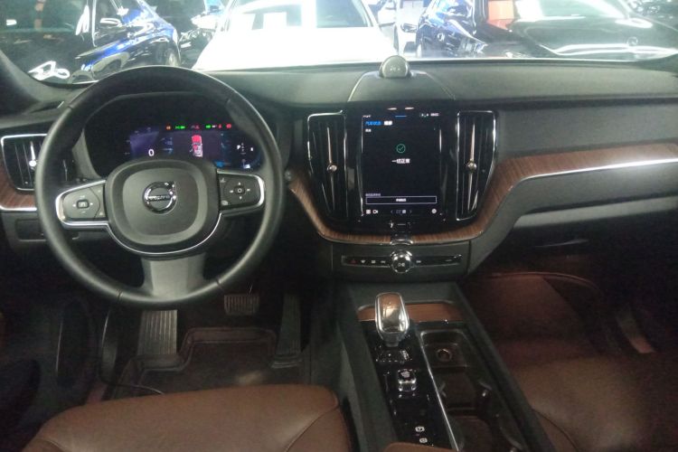 沃尔沃XC60 2024款 B5 四驱智逸豪华版中控内饰7002