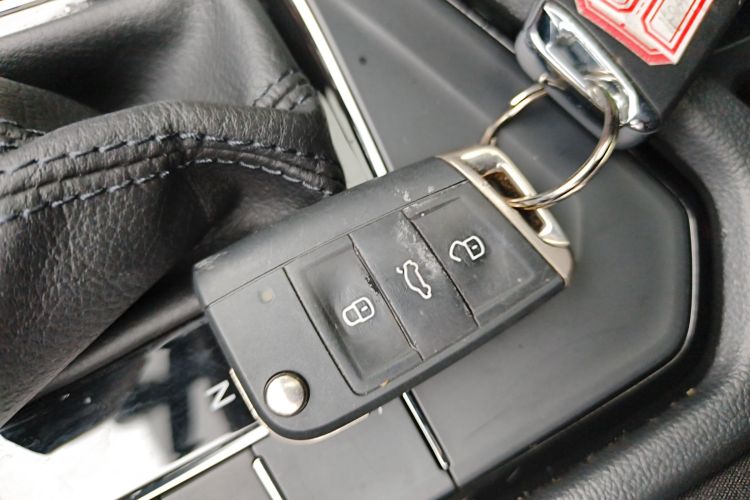 大众 途观L 2024款 300TSI 自动两驱智享版中控内饰11