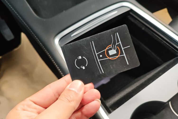 特斯拉 Model Y 2021款 长续航全轮驱动版中控内饰7001