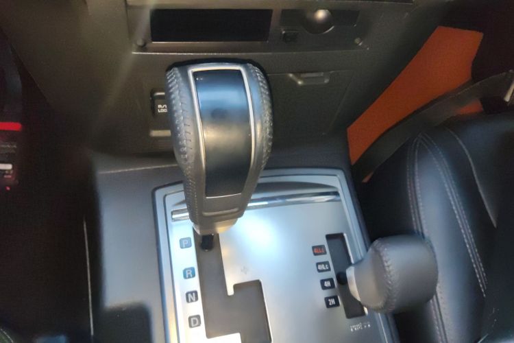 三菱 帕杰罗(进口) 2016款 3.0L 自动尊贵版 国V局部细节18