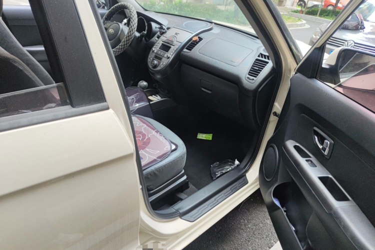 起亚 秀尔 2013款 1.6L AT Premium局部细节9005