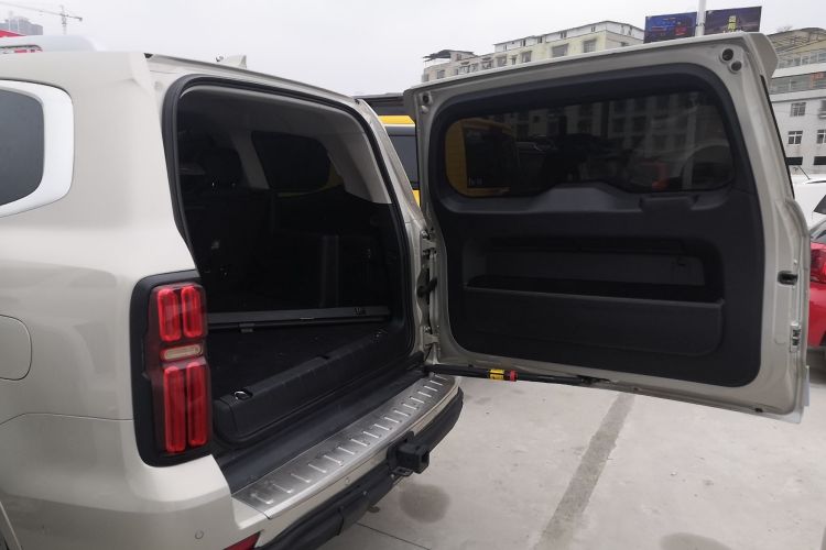 坦克500 2022款 3.0T 运动版 造境型 5座机舱底盘23