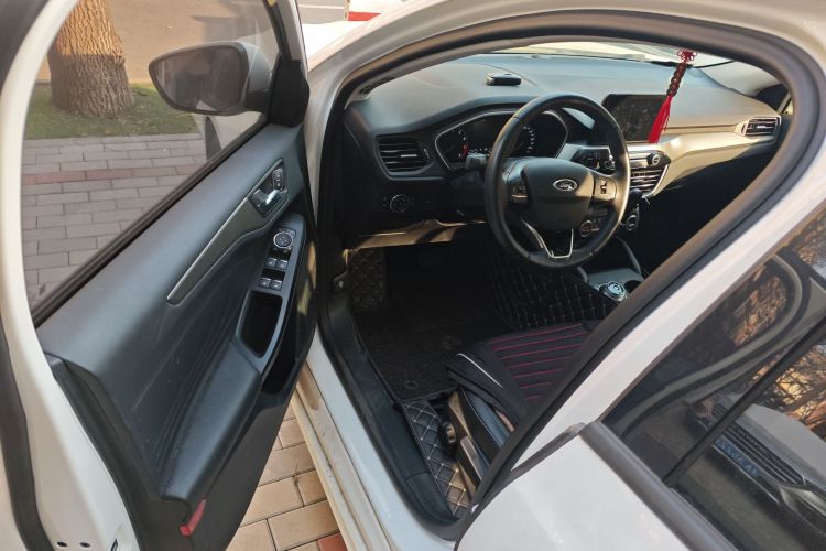 福特 福克斯 2020款 三厢 EcoBoost 180 自动锋潮型中控内饰20