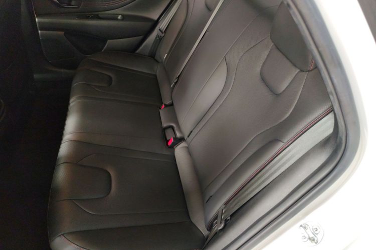 现代 伊兰特 2022款 240TGDi DCT LUX尊贵版中控内饰7004