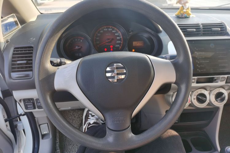 理念S1 2014款 1.3L 手动舒适版中控内饰12