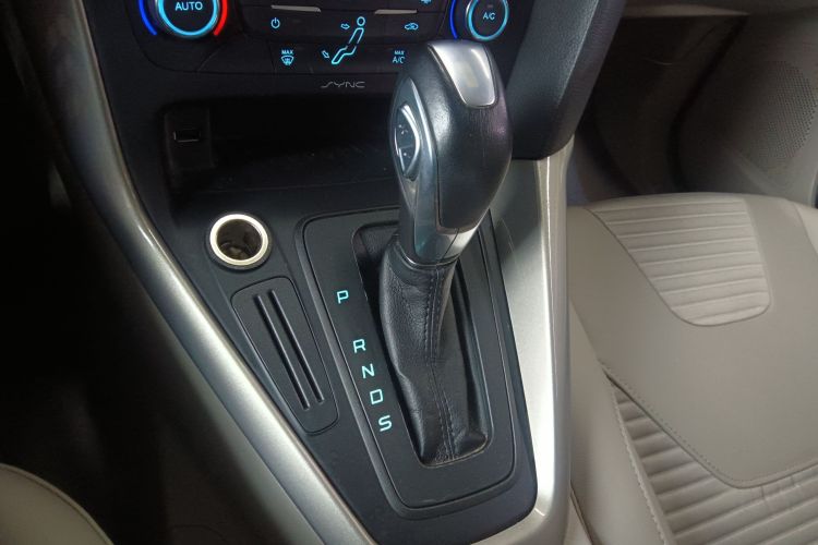 福特 福克斯 2015款 两厢 1.6L 自动风尚型局部细节18