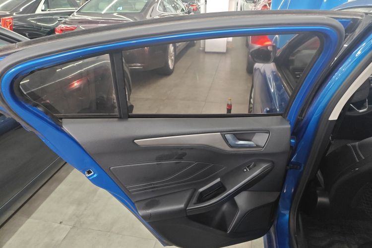 福特 福克斯 2020款 三厢 EcoBoost 180 自动锋潮型中控内饰49