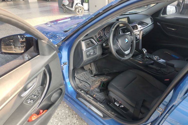 宝马3系 2017款 320Li M运动型中控内饰20