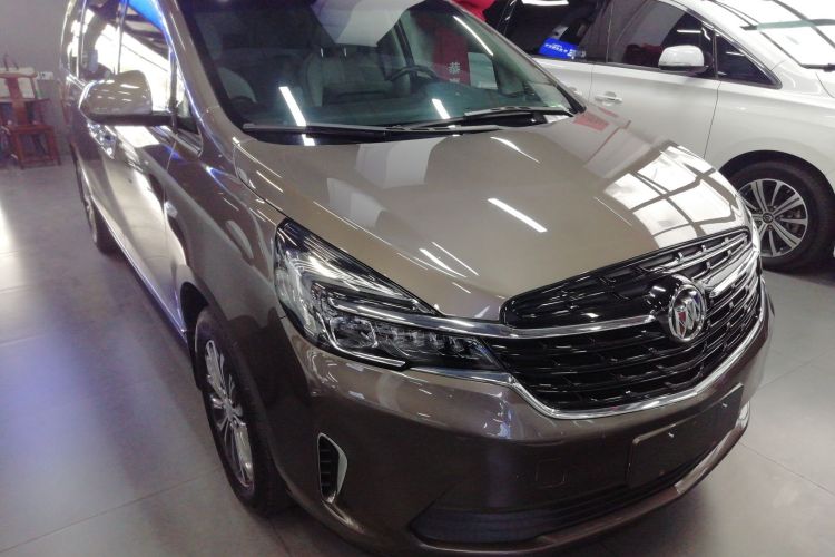 别克GL8 2022款 陆上公务舱 652T 豪华型车身外观3