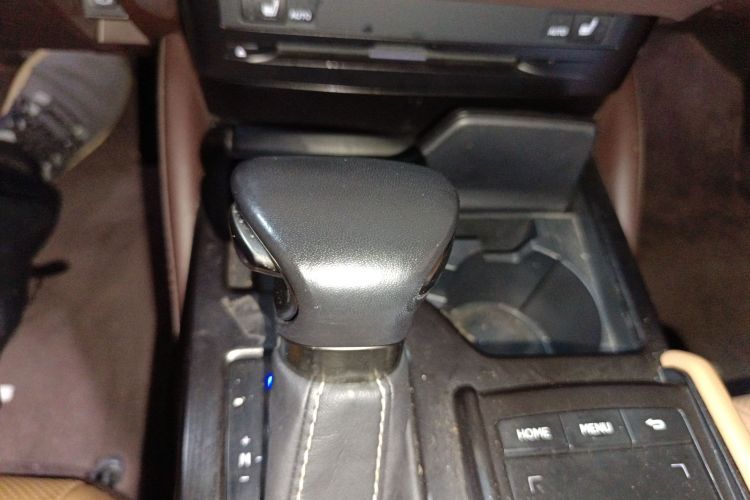 雷克萨斯ES 2020款 200 卓越版中控内饰18