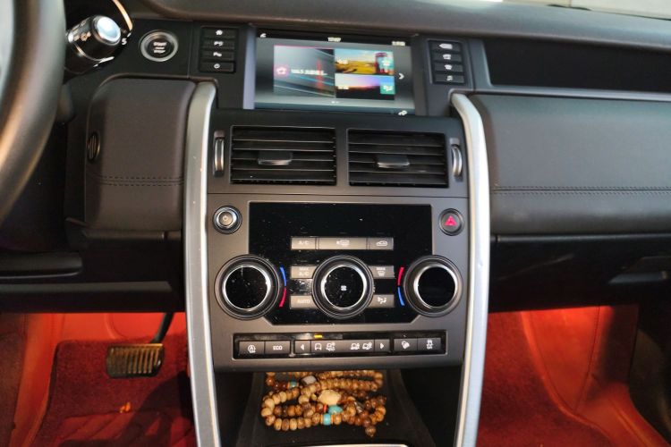 路虎 发现神行 2018款 240PS SE版中控内饰16