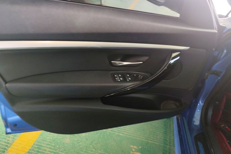 宝马3系GT 2020款 320i M运动套装中控内饰47