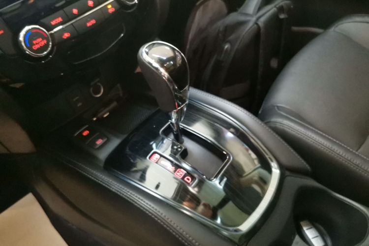 日产 奇骏 2020款  2.5L XL ITS CVT 4WD豪华领航版中控内饰18