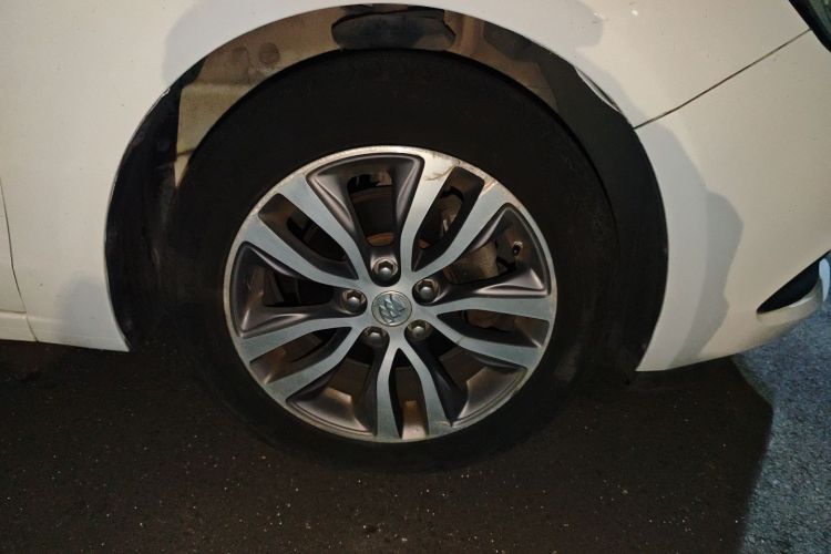 别克 英朗 2018款 18T 自动精英型车身外观10