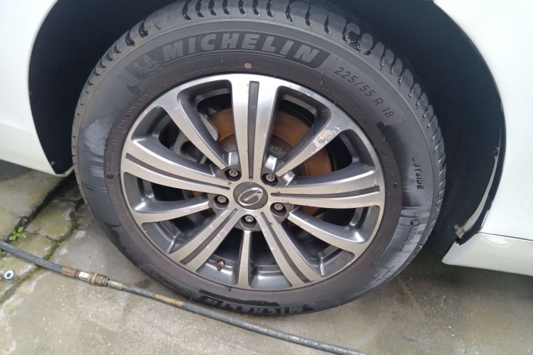 广汽传祺 传祺M8 2018款 320T 尊贵版车身外观6008