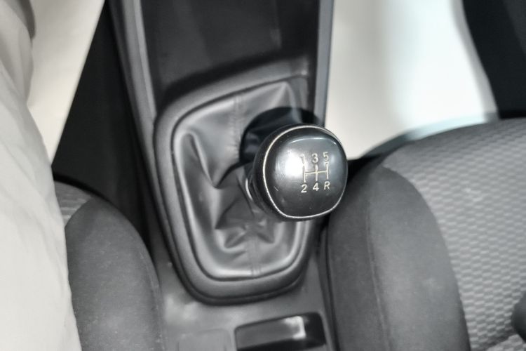 现代 瑞纳 2017款 1.4L 手动焕新版 国V中控内饰18