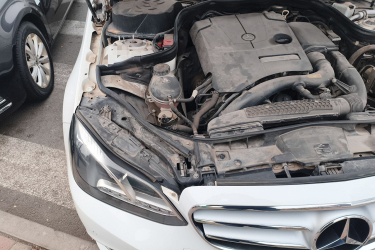 奔驰E级 2015款 E 180 L 运动型局部细节9006