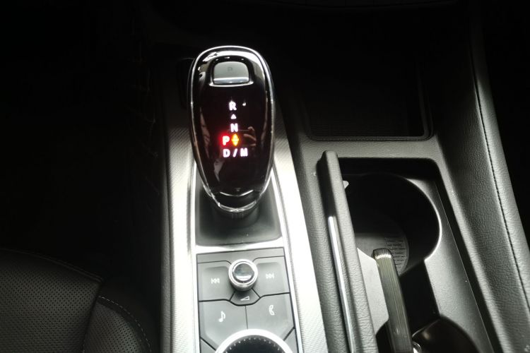 凯迪拉克CT5 2022款 28T 豪华型（标准版）中控内饰18