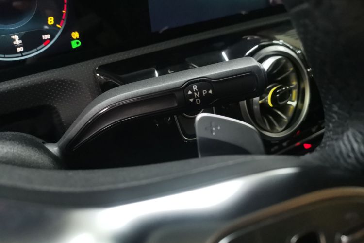 奔驰A级 2022款 改款 A 200 L 运动轿车时尚型中控内饰18