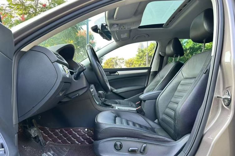 大众 帕萨特 2015款 1.8TSI DSG御尊版中控内饰19